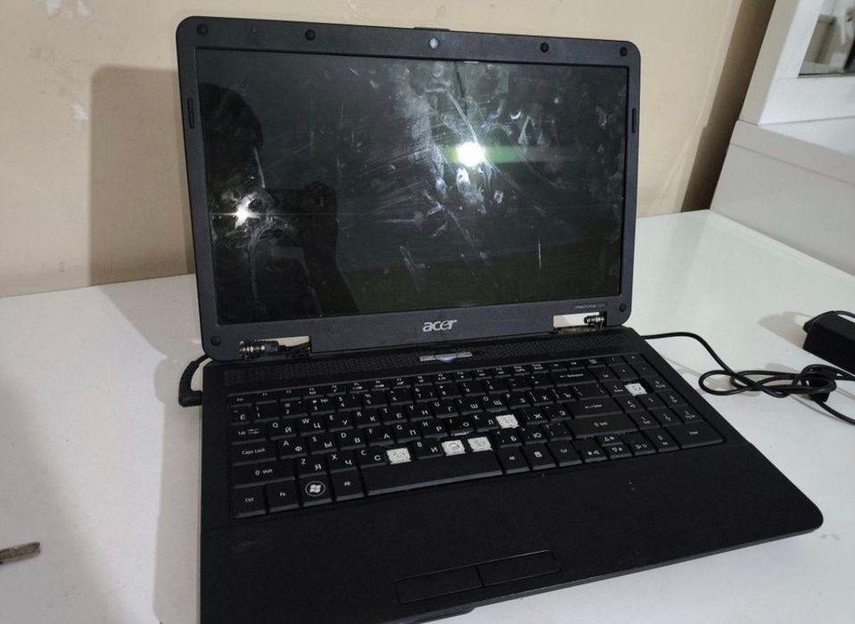 Продаю старый ноутбук acer