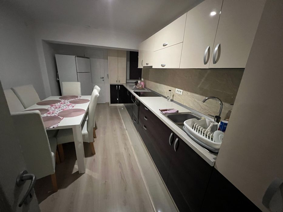 Vand Ap.4 camere, etaj 1, Casa de Cultura