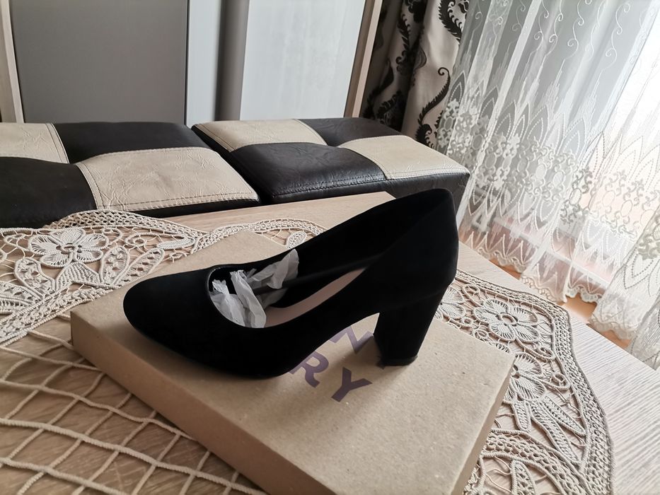 Pantofi negri cu toc gros