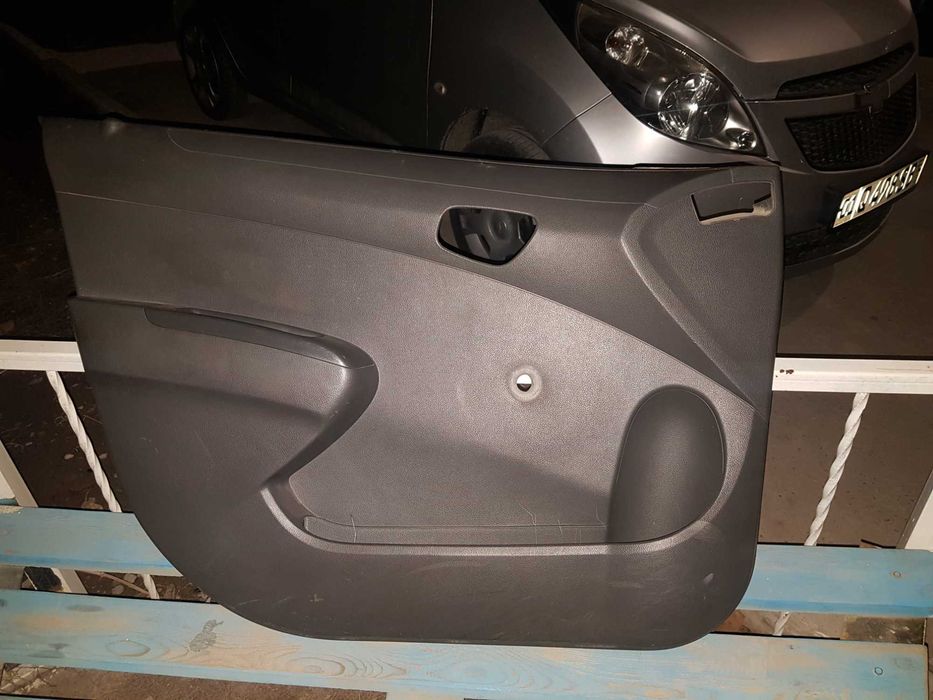 Обшивки двери  спарк 1 поз.
