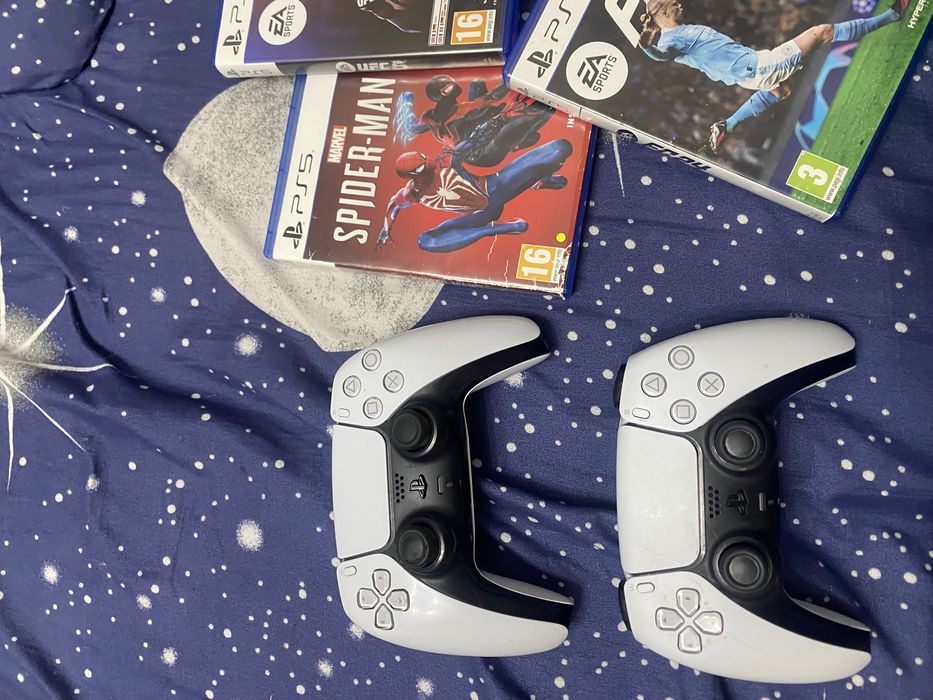 Продам ps5 с тремя играми