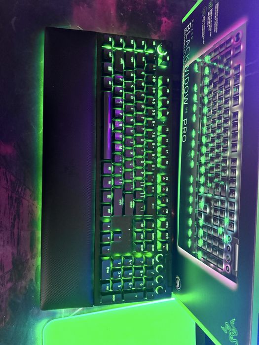 Razer Blackwidow v4 pro full box