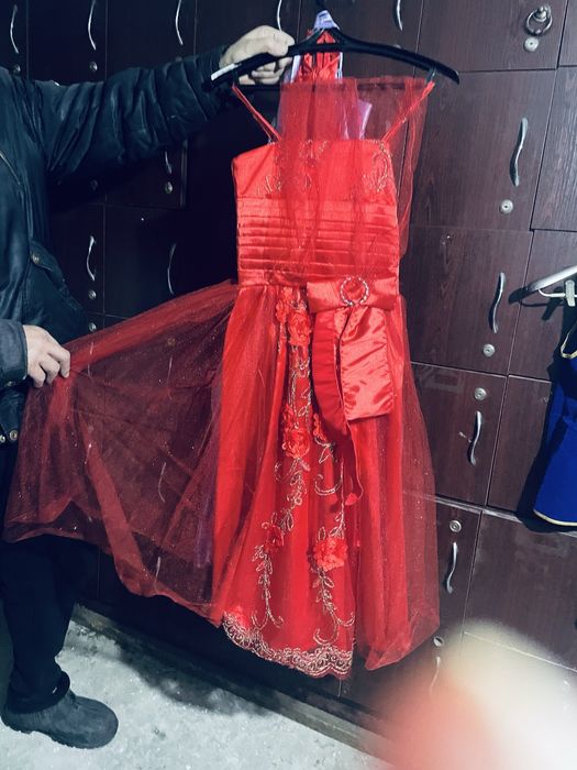 Продам детское платье в хорошем состояни