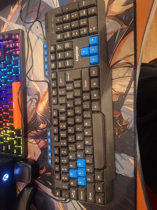 Vând tastatură e ok a fost folosita puțin trebuir curata si se aude ok