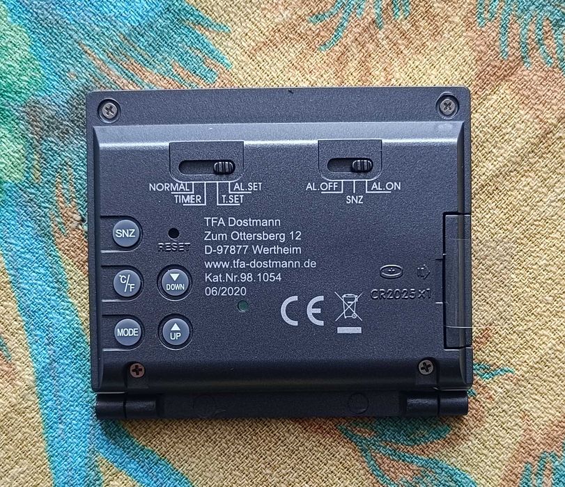 Мултифункционален часовник с термометър, будилник, дата, аларма. Нов.