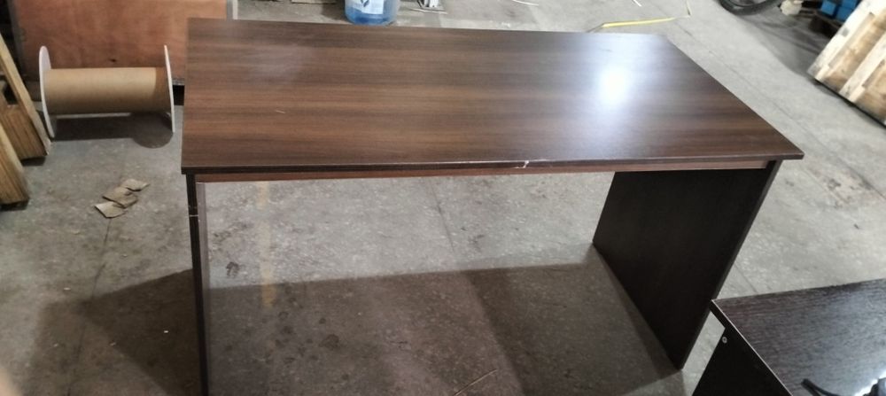 Продаю хорошие офисные столы