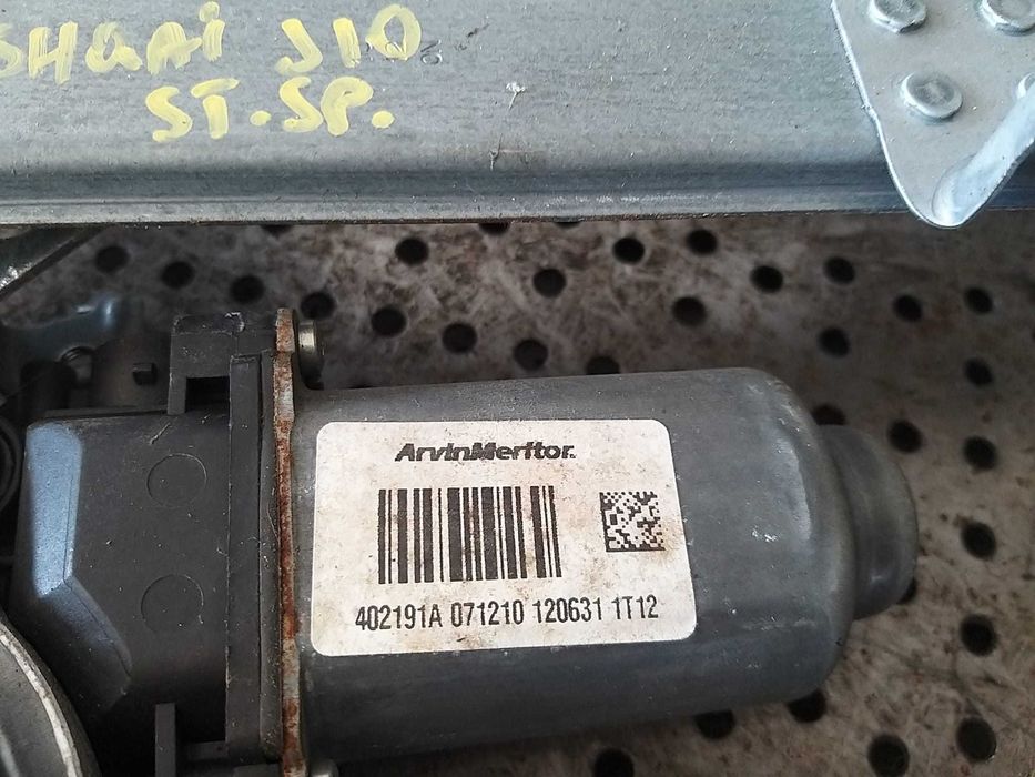 Macara cu motoras stanga spate nissan qashqai j10 402191a