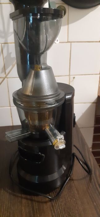 Бавнооборотна сокоизтисквачка  Salute