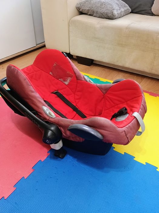 Бебешко столче за кола/кошница Maxi Cosi за бебе(0-13kg) с адаптери