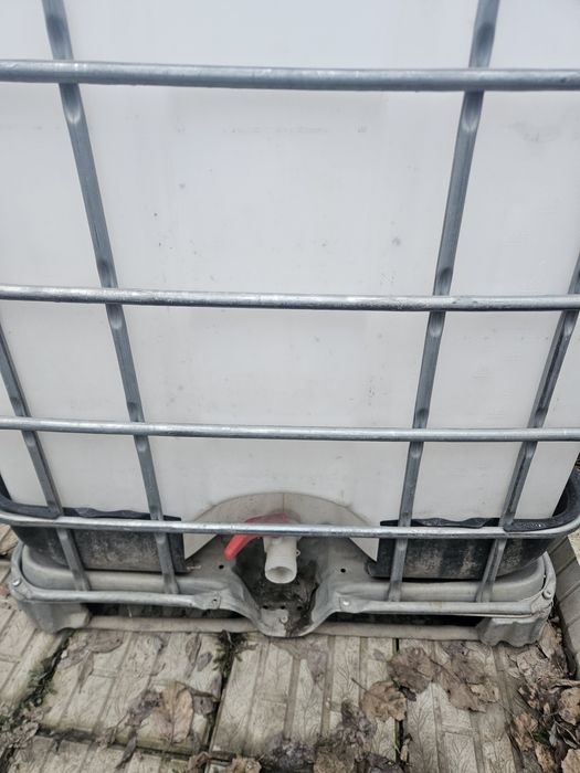 Продам емкость для воды 1 куб