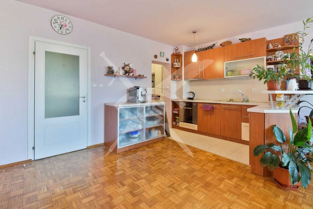 Тристаен апартамент в кв. Хладилника № 74491