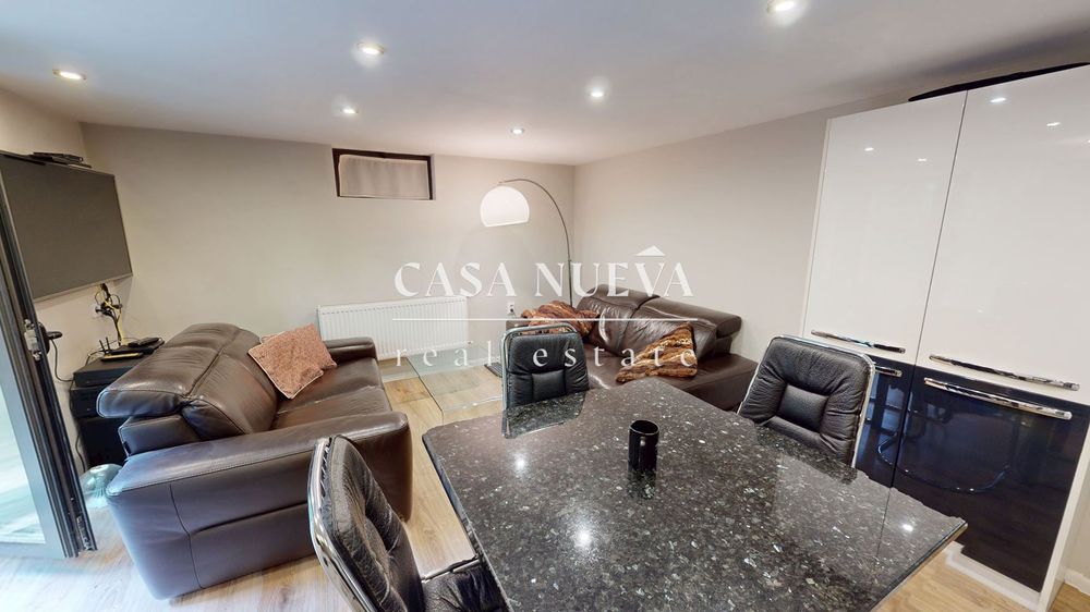 Дава се под наем Двустаен апартамент в София, Център - 55 кв.м за 797.64 € - Снимка #2