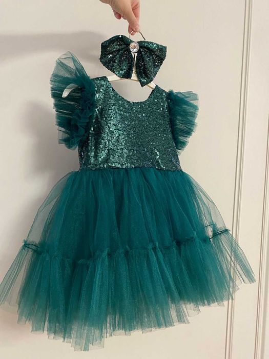 Продам Красивое платье  для девочки 3 лет