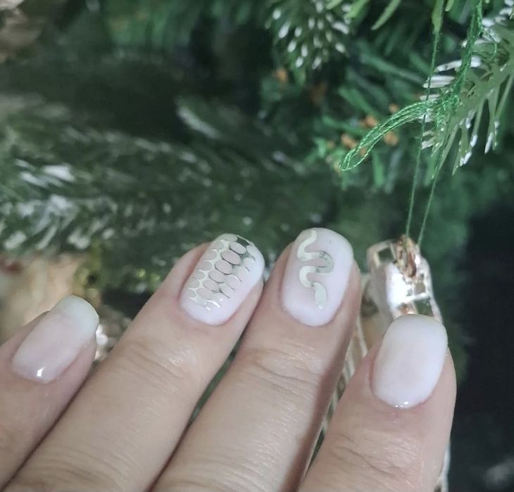 Маникюр с покрытием 3500!