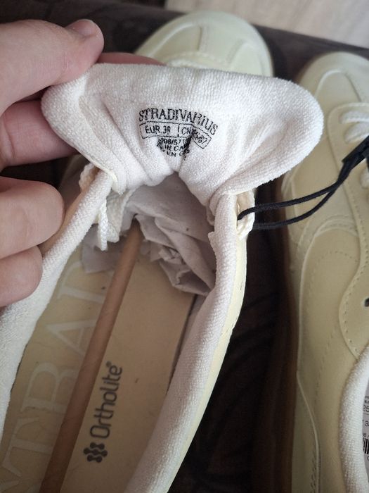Продавам ортопедични дамски обувки  STRADIVARIUS