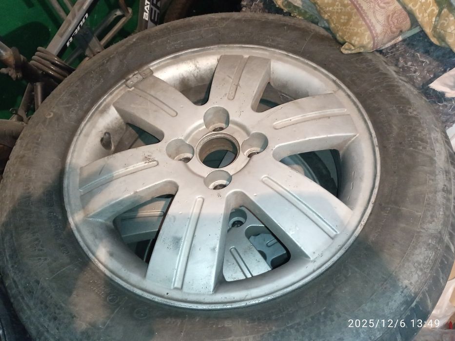 Продам комплект резины с дисками.