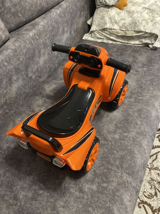 Продам детскую машинку