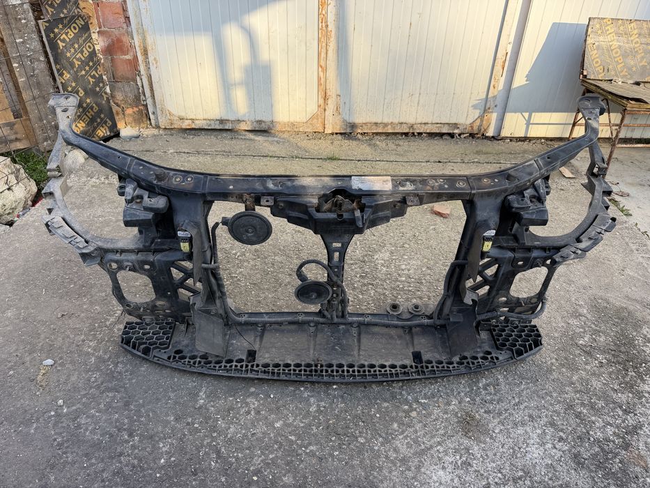 Предна броня и очиларка/маска Kia Ceed