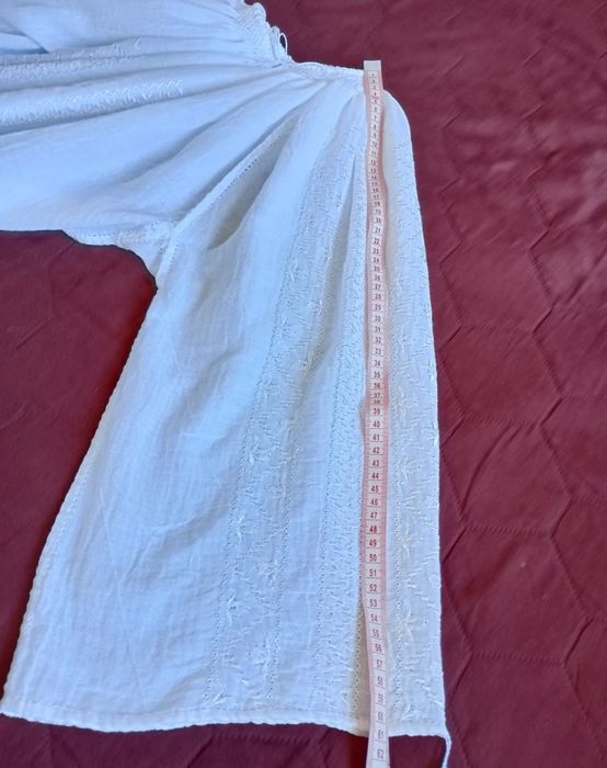 Ie tradițională lucrată manual – model deosebit