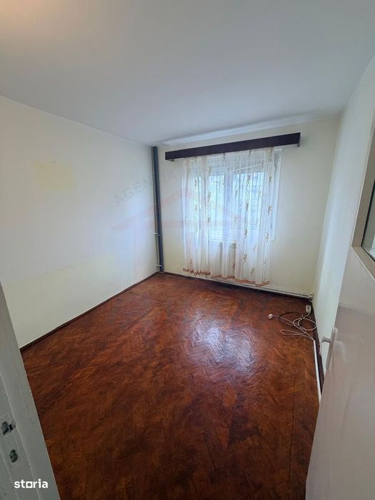 Vanzare apartament cu 4 camere in Micro 13, etaj 3, pret 65 000 euro