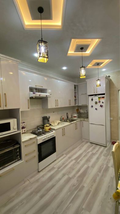 Dom sotiladi uz salamani oldida yangi dom