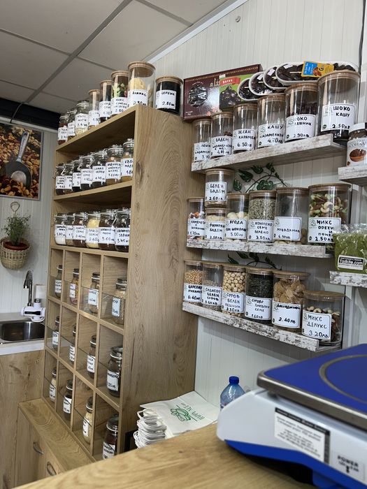 Разработен бизнес за ядки, подправки и тахани