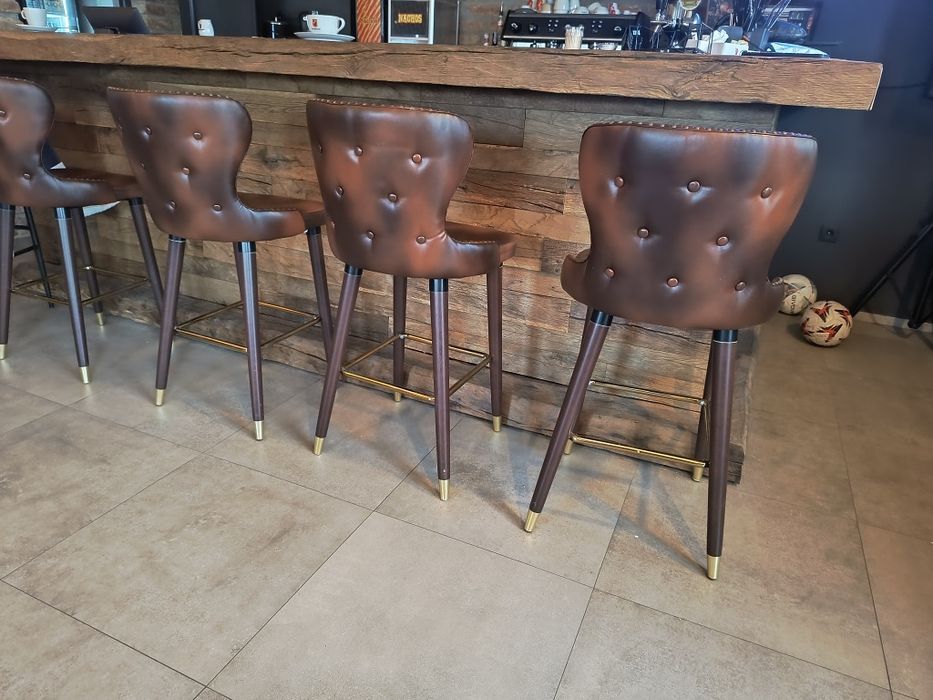 Scaune de bar din piele maro capitonată
