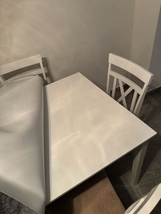 Masa alba , 6 scaune