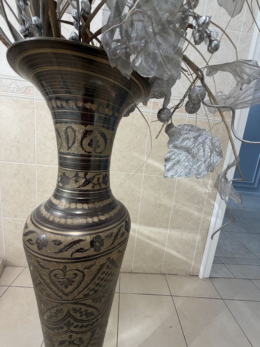 Ваза с искуственными цветами