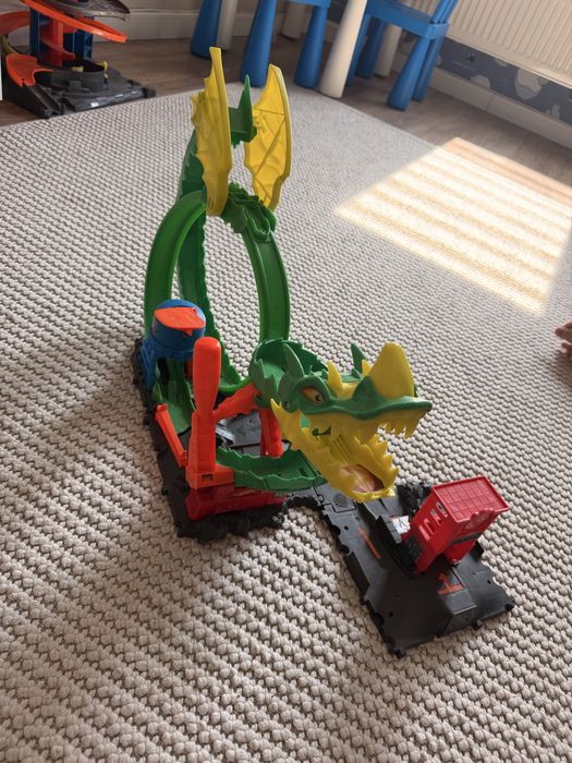 Продам гоночный трек hot wheels