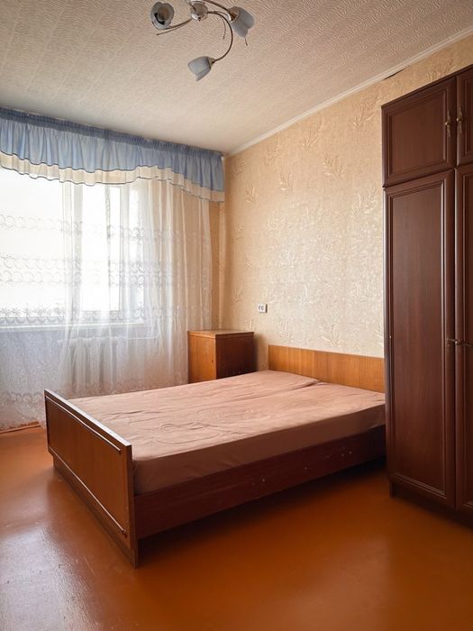 Двуспальна кровать с матрасами