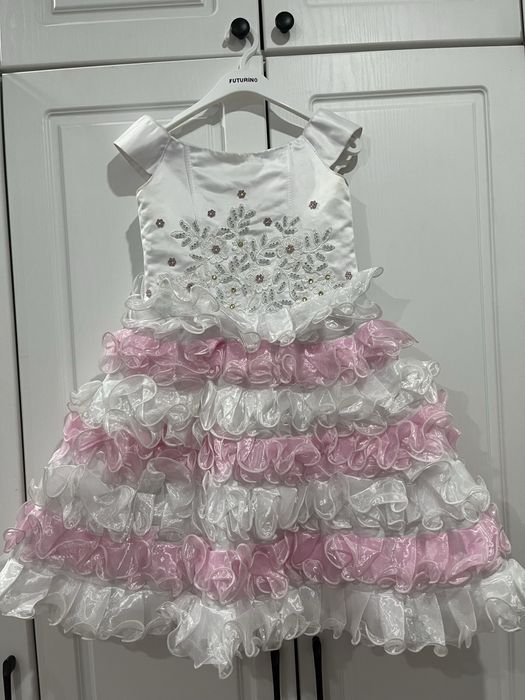 Продам вечернее платье для девочек