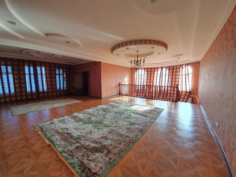 Продается большой дом в центре города