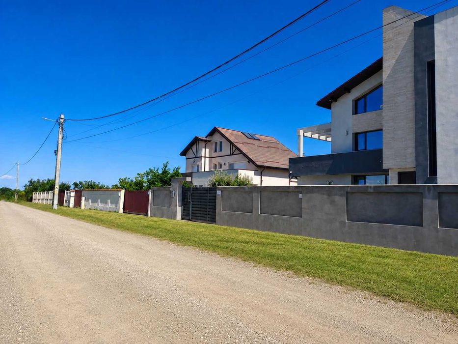 Ansamblul Zori Senine. lângă Primăria Tărtășești