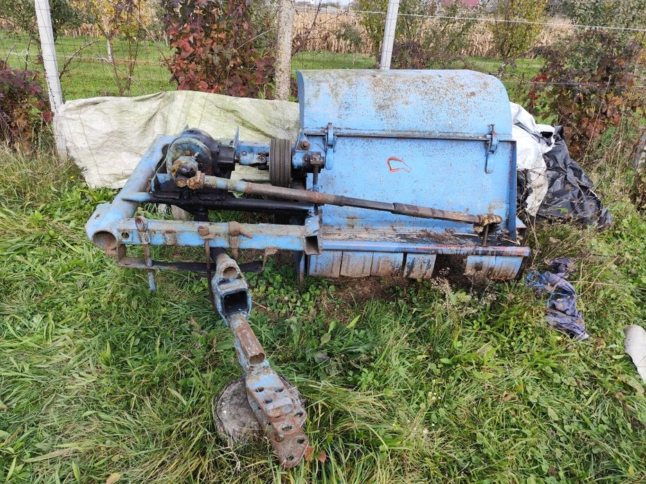 Tocător de resturi vegetale. Lățime de lucru 1.65 m.