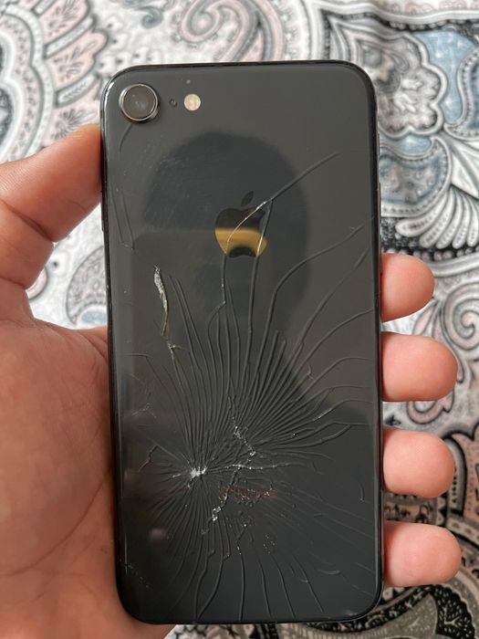 Айфон SE 22000 тг