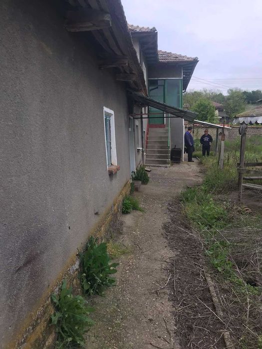 Голяма къща с голям двор в с.Татари до гр. Свищов