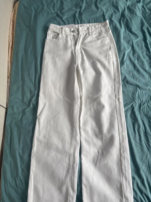 продаю белые джинсы