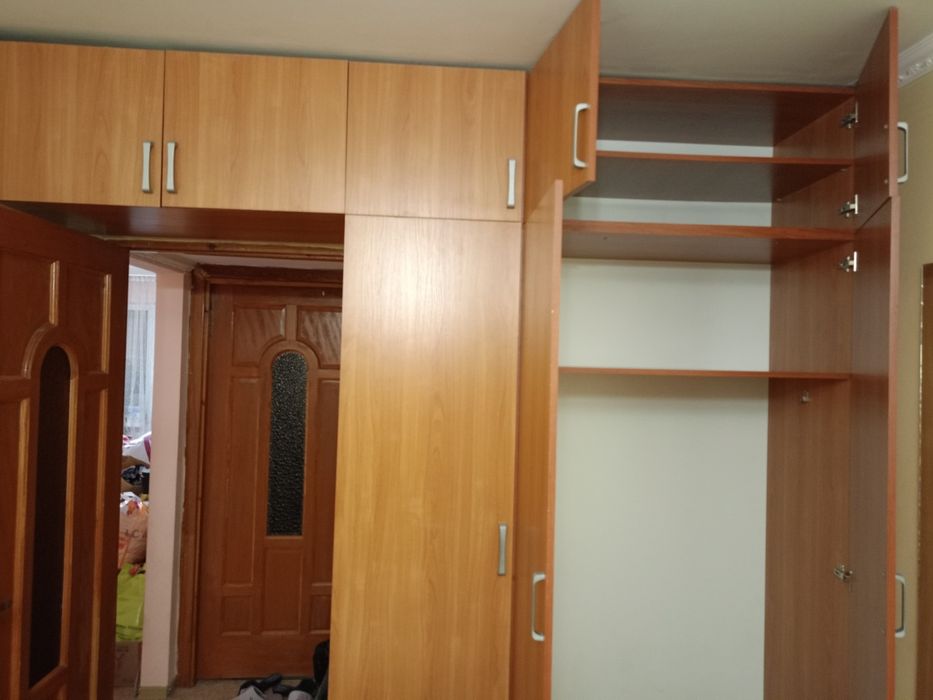 Шкаф для одежды, шифоньер