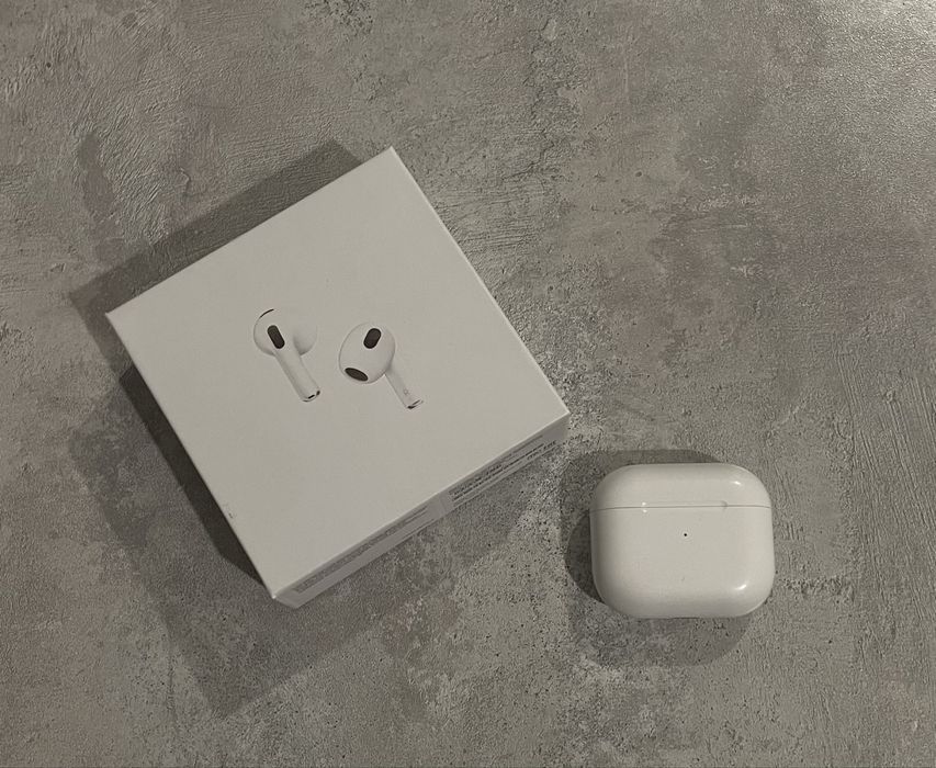 AirPods 3 почти что как новый