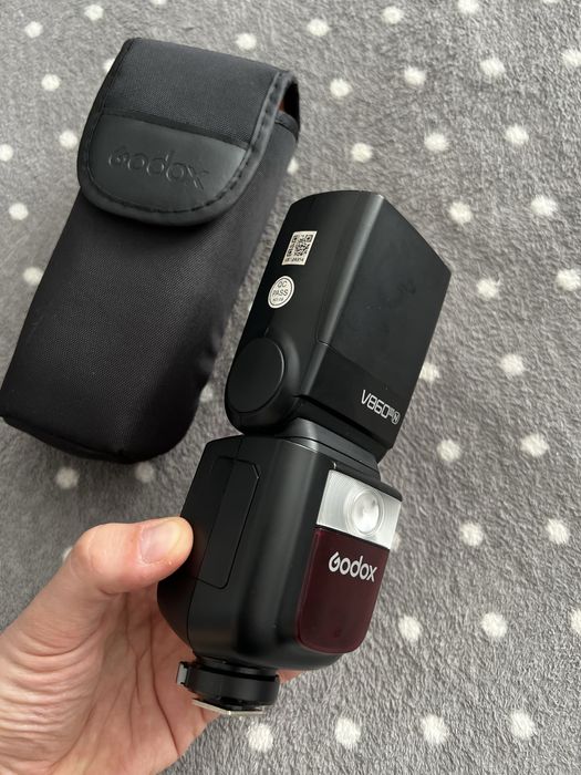 Blitz Godox V860iii Nikon impecabil, husa, cutie inclusa