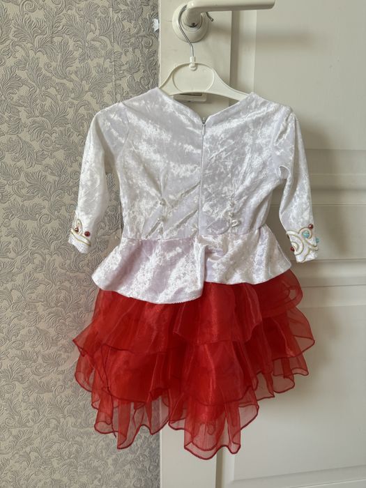 Продам платье на годик девочке