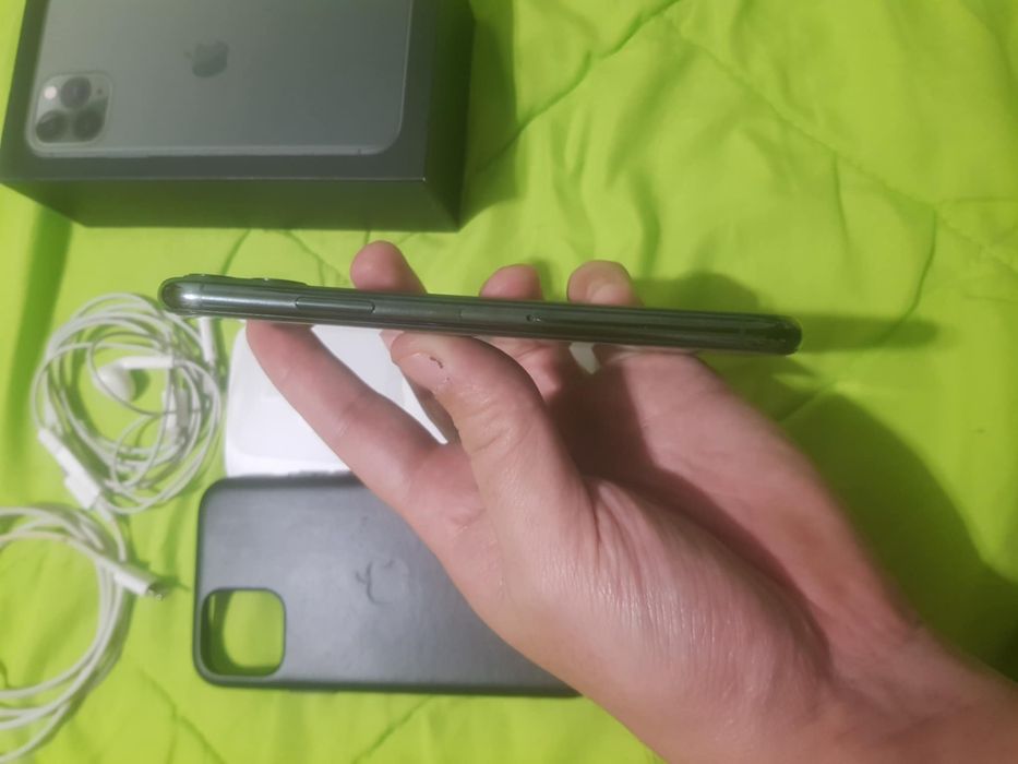 Vand iphone 11 pro ca nou 256gb