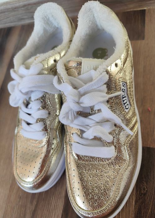 Нови оригинални кецове Guess Sybela