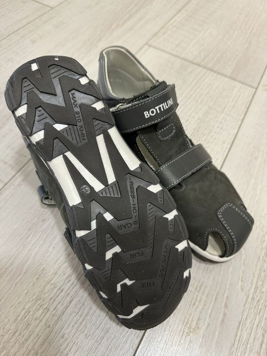 Продам сандали Bottilini 33 размер