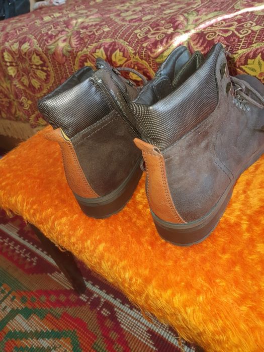 Продавам дамски кубинки 41 номер набук