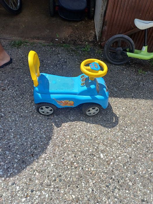 Продават се детска количка за бутане