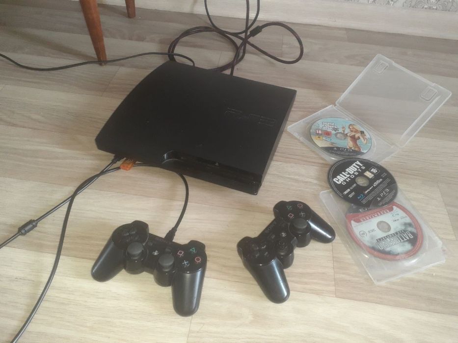 Продам PS4 прошитую с дисками