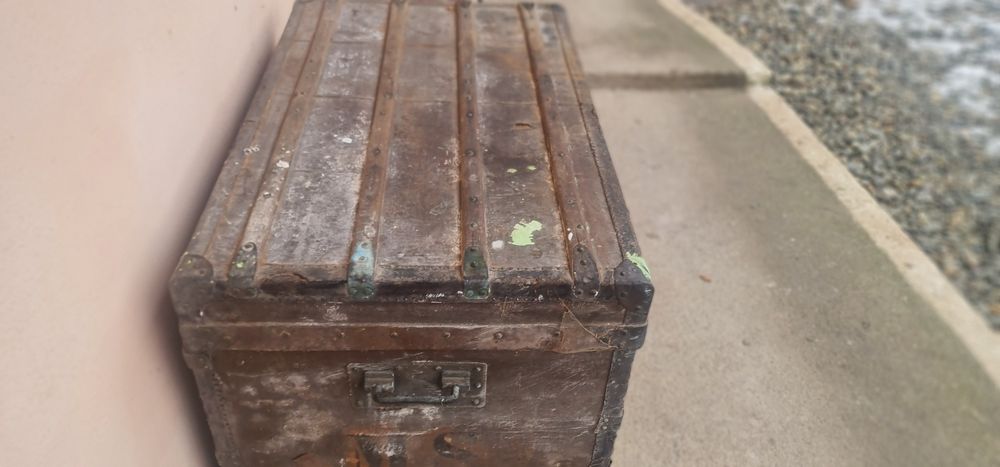Cufăr vechi din 1880 – piesă autentică de epocă