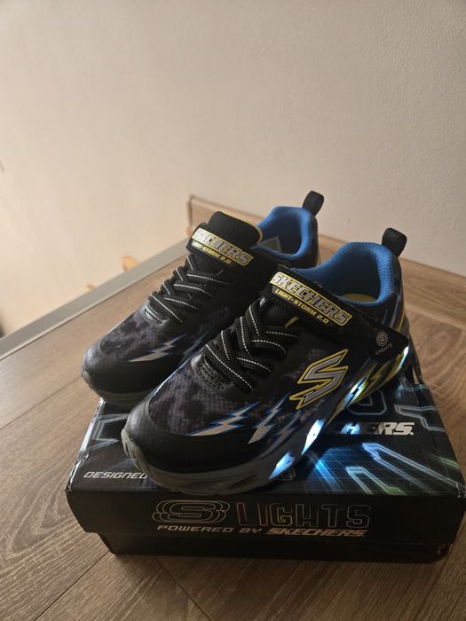 Pantofi skechers marimea 32